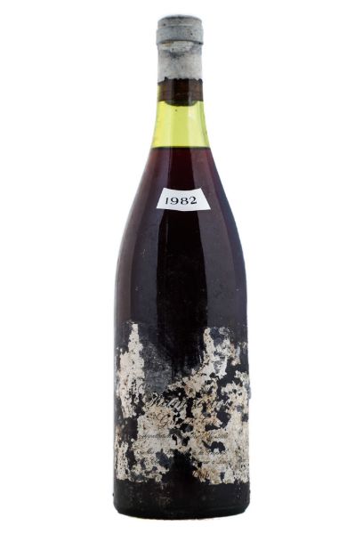 Picture of 1982 Savour Club Chambertin Grand Cru, very damaged label, copy label applied